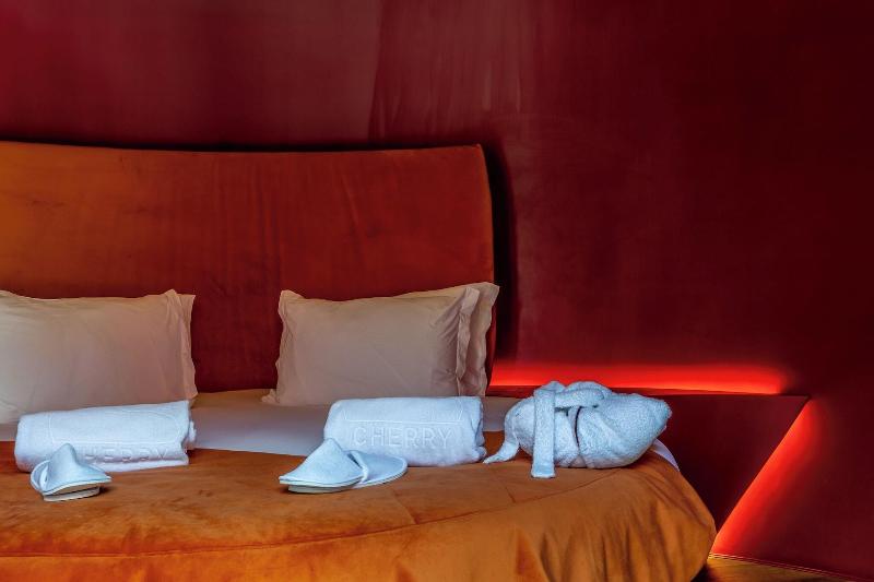 Cherry Sculpture Hotel - Oda