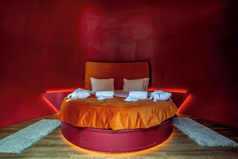 Cherry Sculpture Hotel - Oda