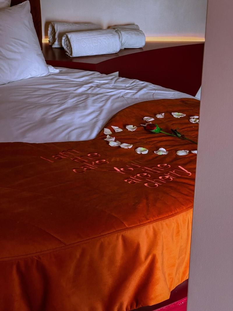 Cherry Sculpture Hotel - Oda