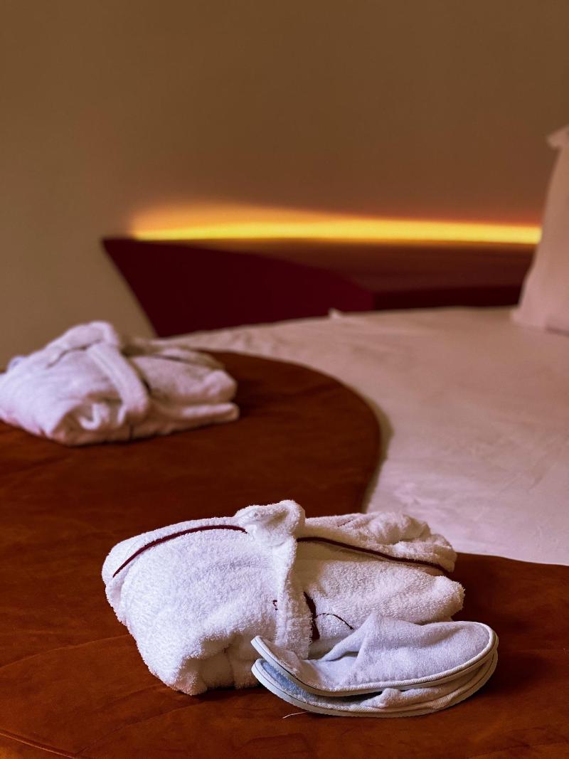 Cherry Sculpture Hotel - Oda