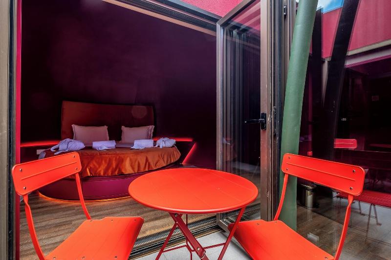 Cherry Sculpture Hotel - Oda