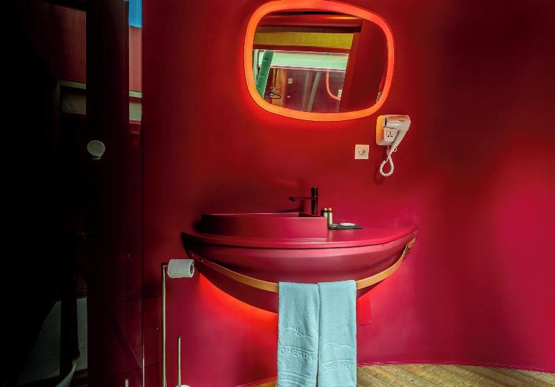 Cherry Sculpture Hotel - Oda