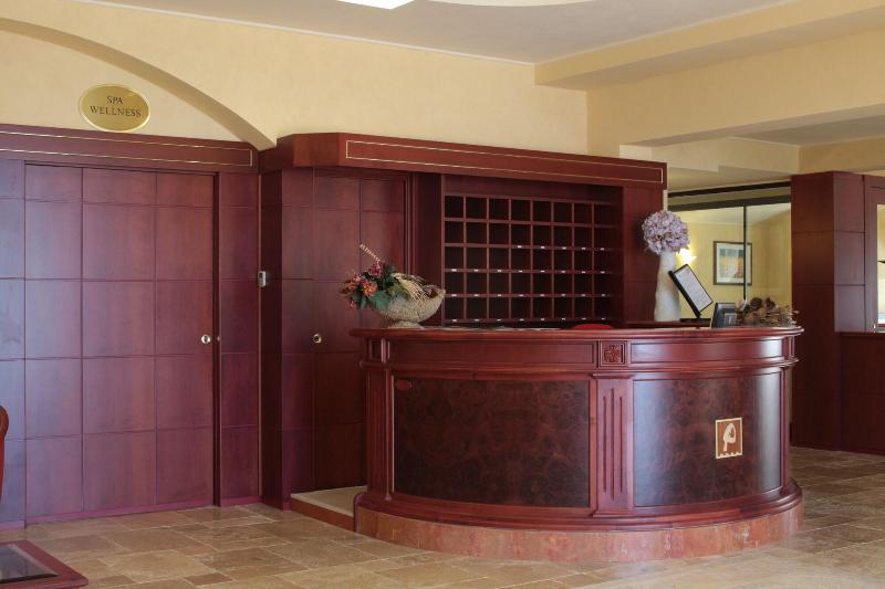 Hotel Relais Dei Normanni - Lobi