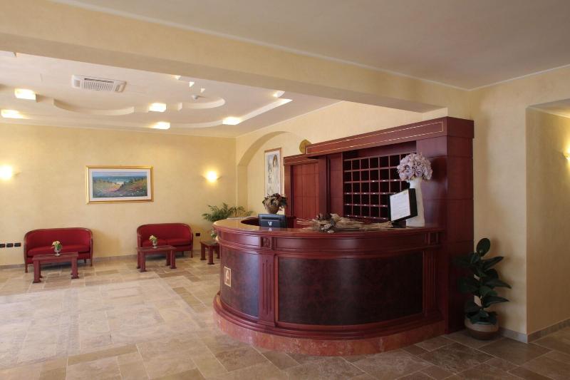 Hotel Relais Dei Normanni - Lobi
