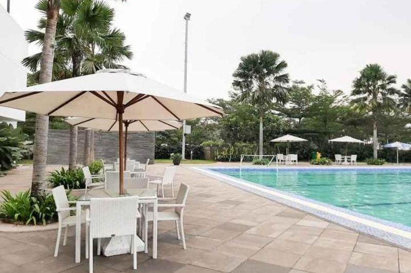 Barata Hotel Near Bandara Soekarno Hatta By Zuzu - Havuz