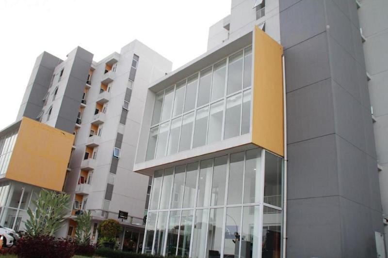 Barata Hotel Near Bandara Soekarno Hatta By Zuzu - Restoran