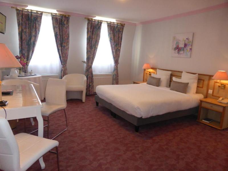 Logis Hostellerie Saint Louis - Oda