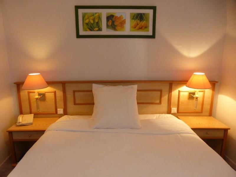 Logis Hostellerie Saint Louis - Oda