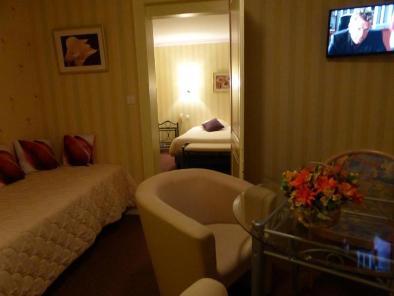 Logis Hostellerie Saint Louis - Oda