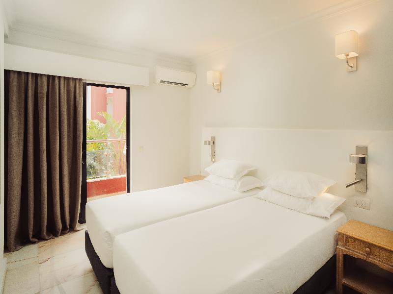 Topázio Vibe Beach Hotel & Apartments - Oda