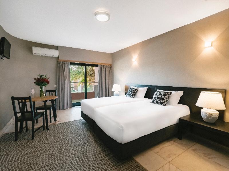 Topázio Vibe Beach Hotel & Apartments - Oda