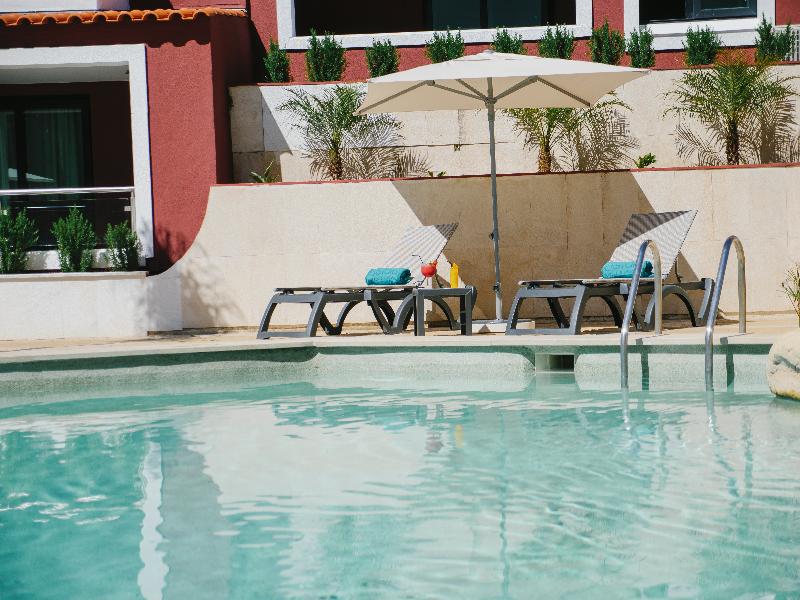 Topázio Vibe Beach Hotel & Apartments - Havuz