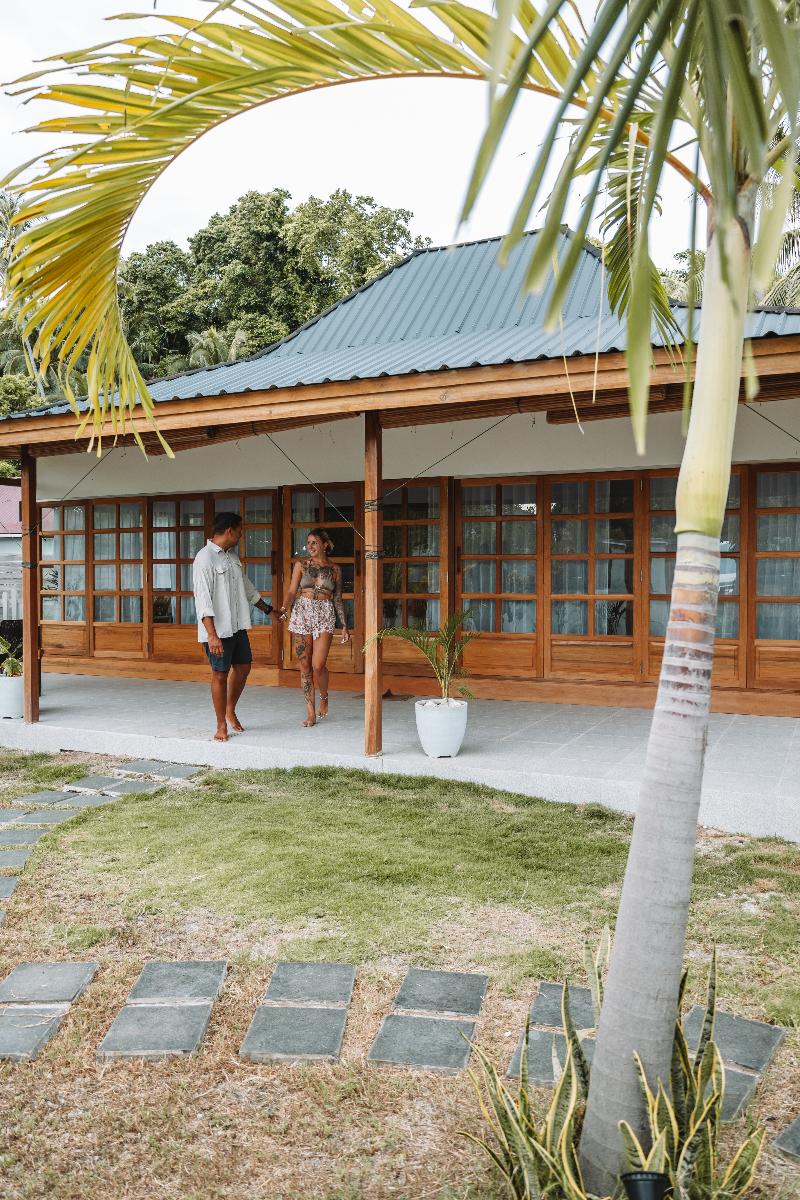 Reconnect - Private Island Resort - Lobi