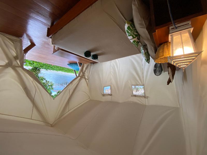 Reconnect - Private Island Resort - Oda