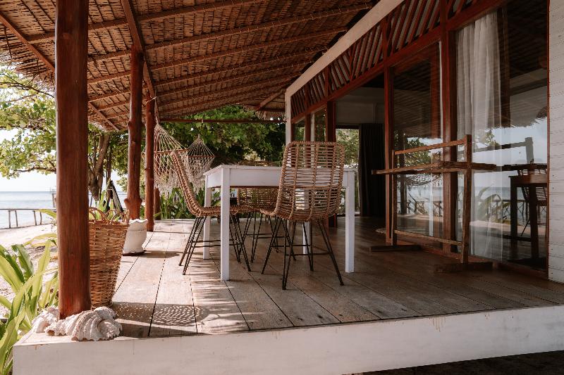 Reconnect - Private Island Resort - Oda
