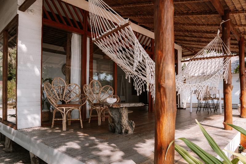Reconnect - Private Island Resort - Oda