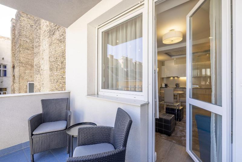 Silver Crown Hotel & Residence, Palace Quarter - Teras