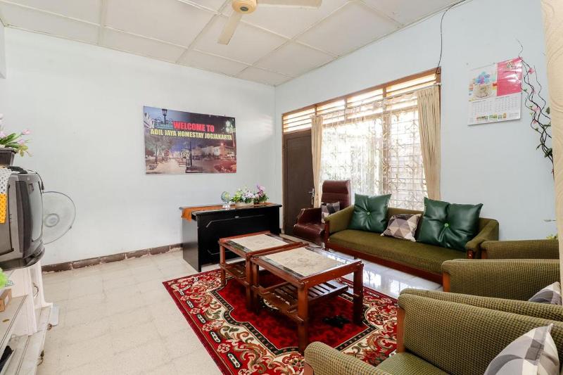 Adil Jaya Homestay By Zuzu - Lobi