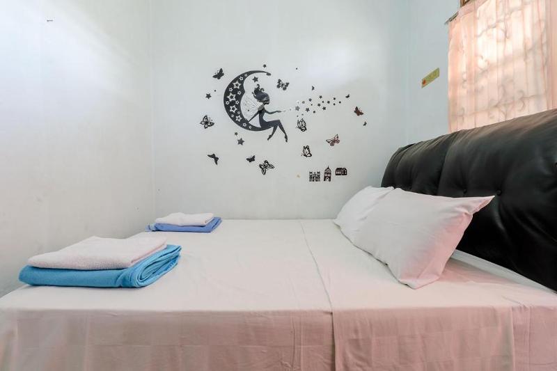 Adil Jaya Homestay By Zuzu - Oda