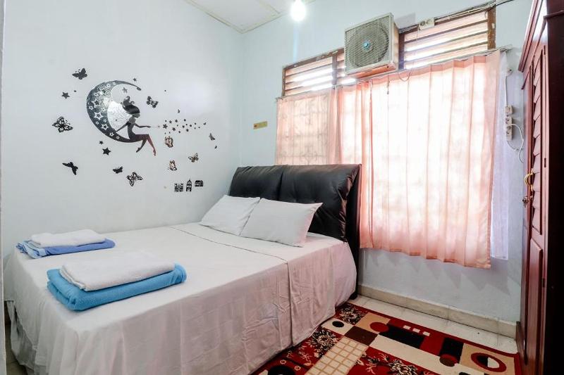 Adil Jaya Homestay By Zuzu - Oda