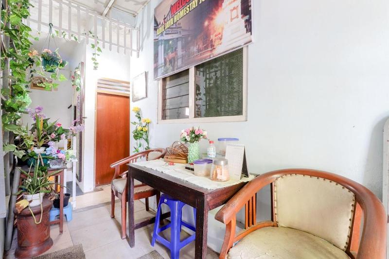 Adil Jaya Homestay By Zuzu - Teras