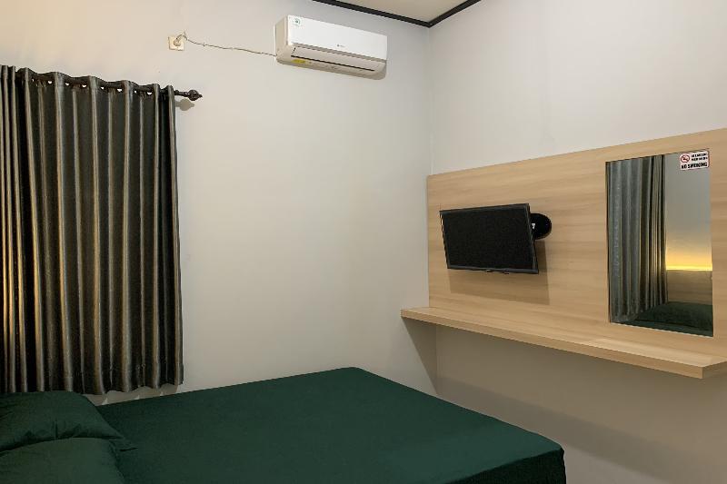 Hotel Merak Indah By Zuzu - Oda