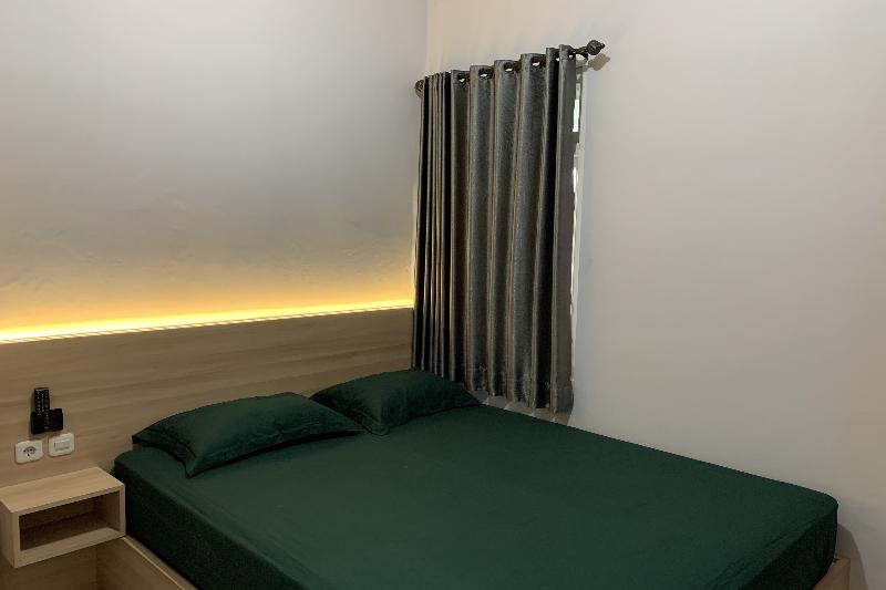 Hotel Merak Indah By Zuzu - Oda