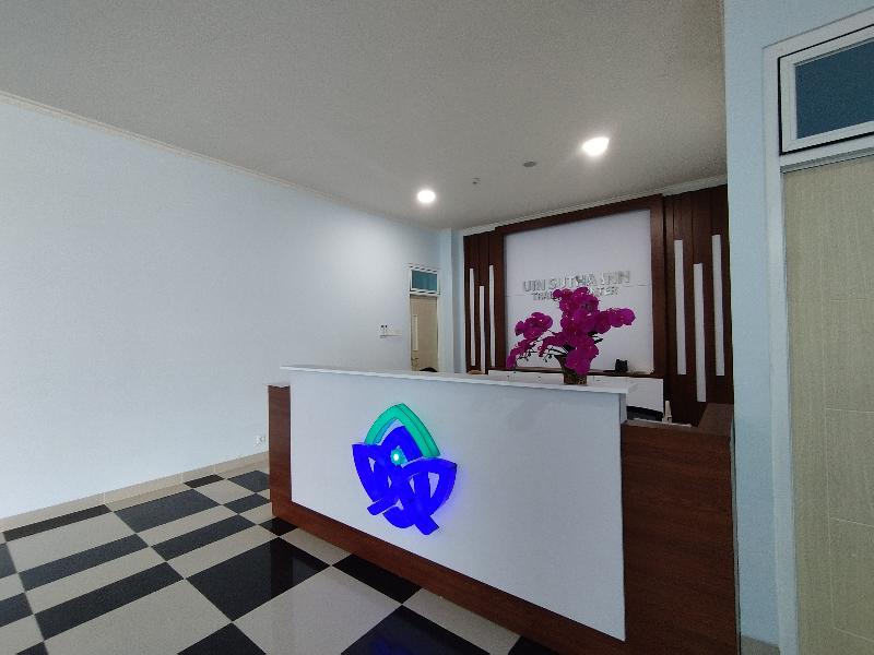 Hotel Sutha Inn Syariah By Zuzu - Lobi