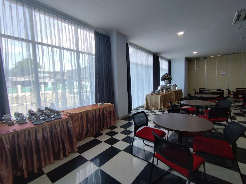 Hotel Sutha Inn Syariah By Zuzu - Restoran
