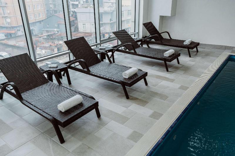 Best Western Plus Batumi - Havuz