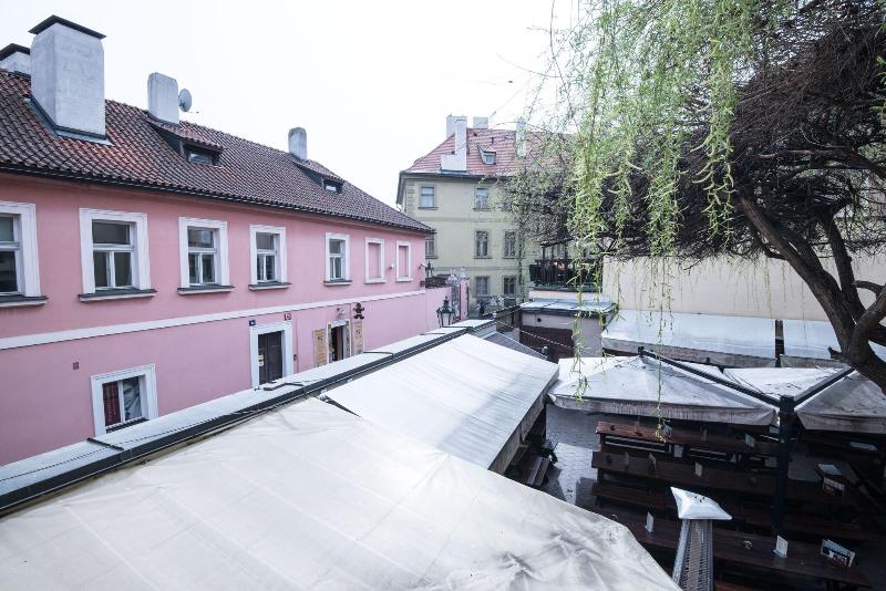 Boutique Apartments White Swan - Genel