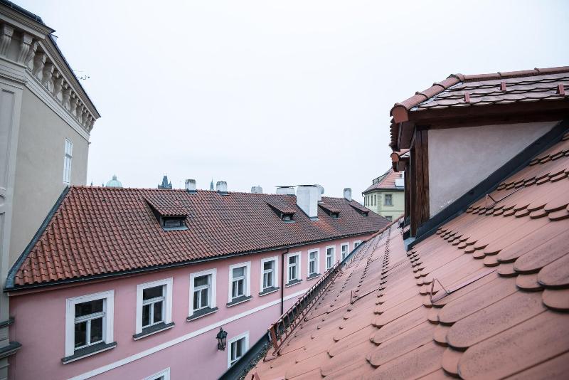 Boutique Apartments White Swan - Genel