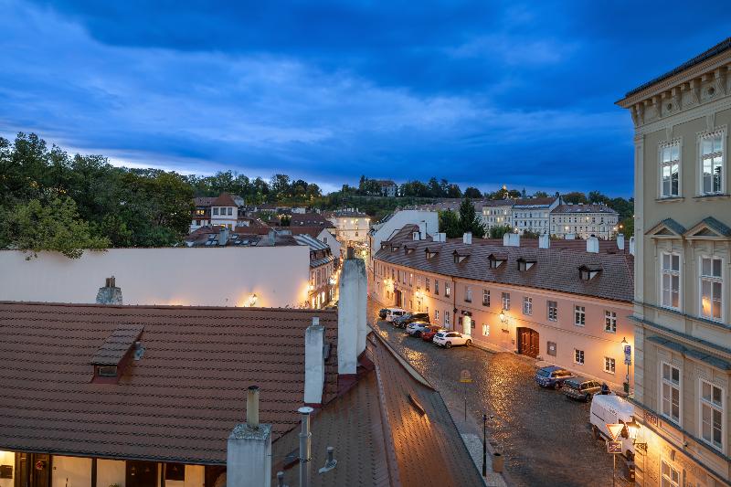 Boutique Apartments White Swan - Genel