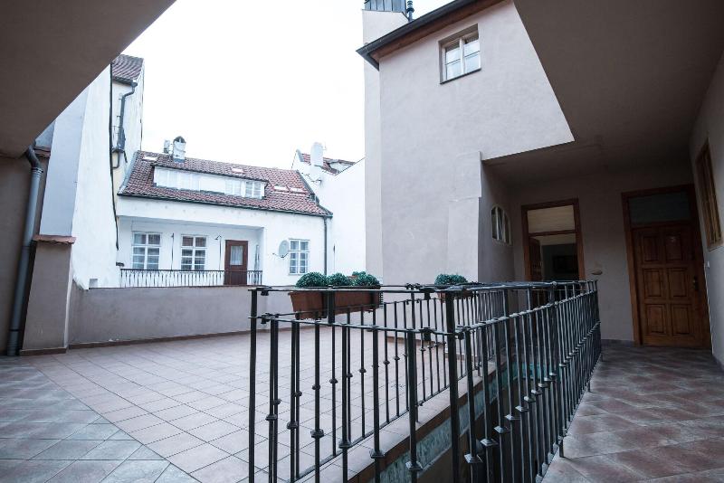 Boutique Apartments White Swan - Teras