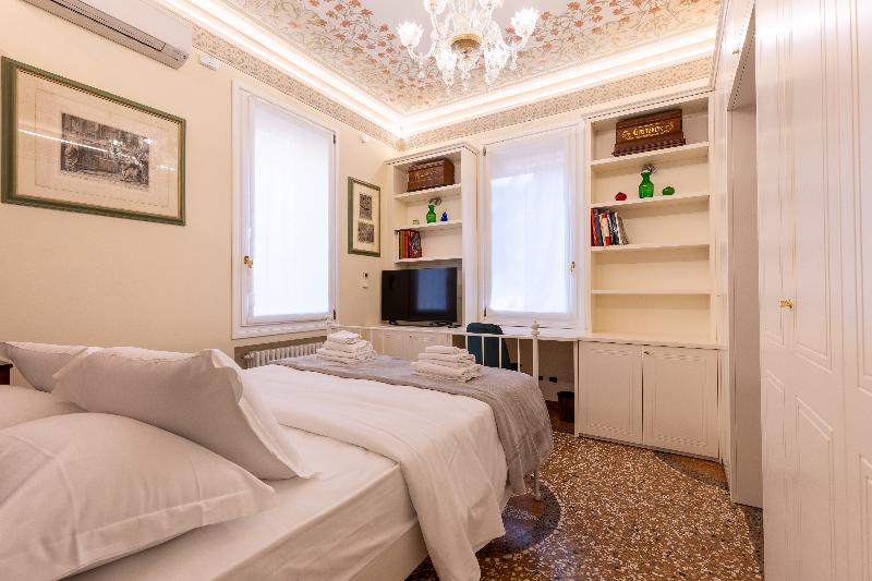 BolognaRoomscom - Villa Bottrigari - Oda