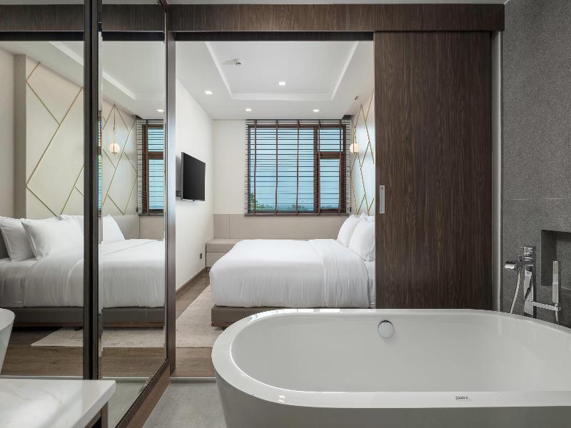 The Proud Karon Beach Phuket Trademark Wyndham - Oda