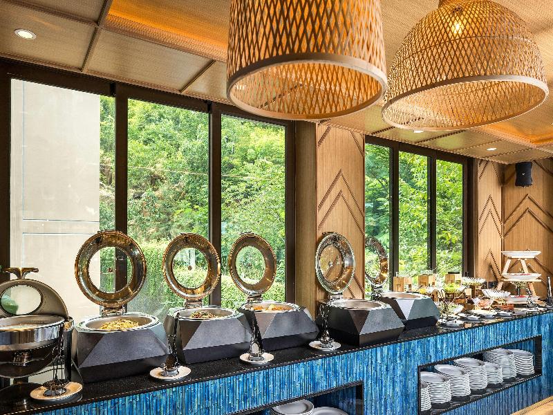 The Proud Karon Beach Phuket Trademark Wyndham - Restoran