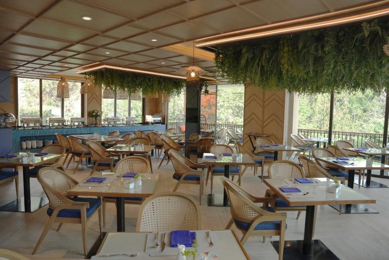 The Proud Karon Beach Phuket Trademark Wyndham - Restoran