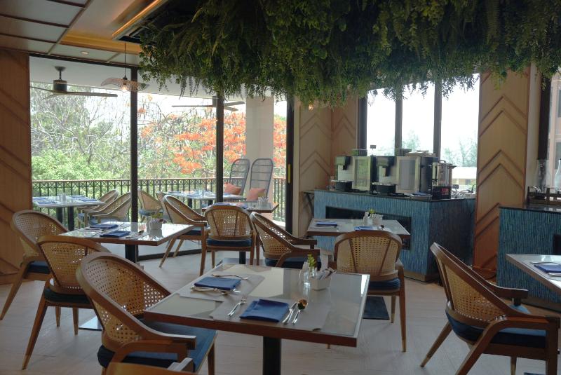 The Proud Karon Beach Phuket Trademark Wyndham - Restoran