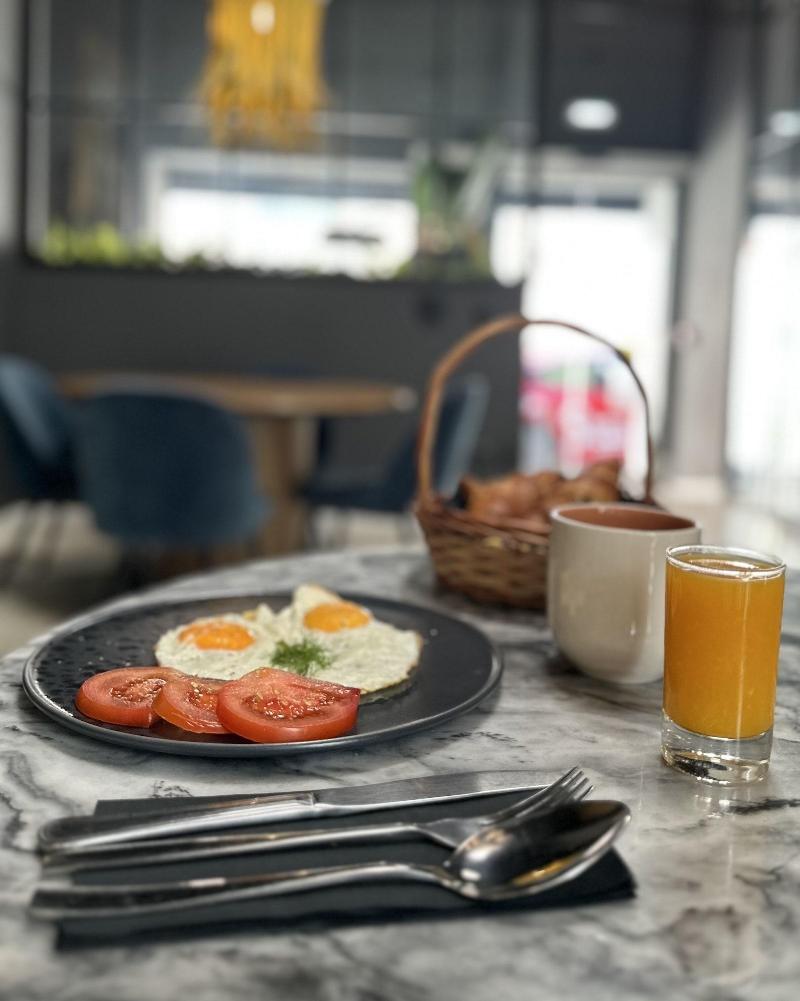 19 Tile Ceramic Concept By Unlock Hotels. - Restoran