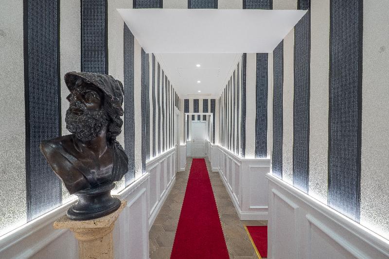 Bramble Luxury Suites - Lobi
