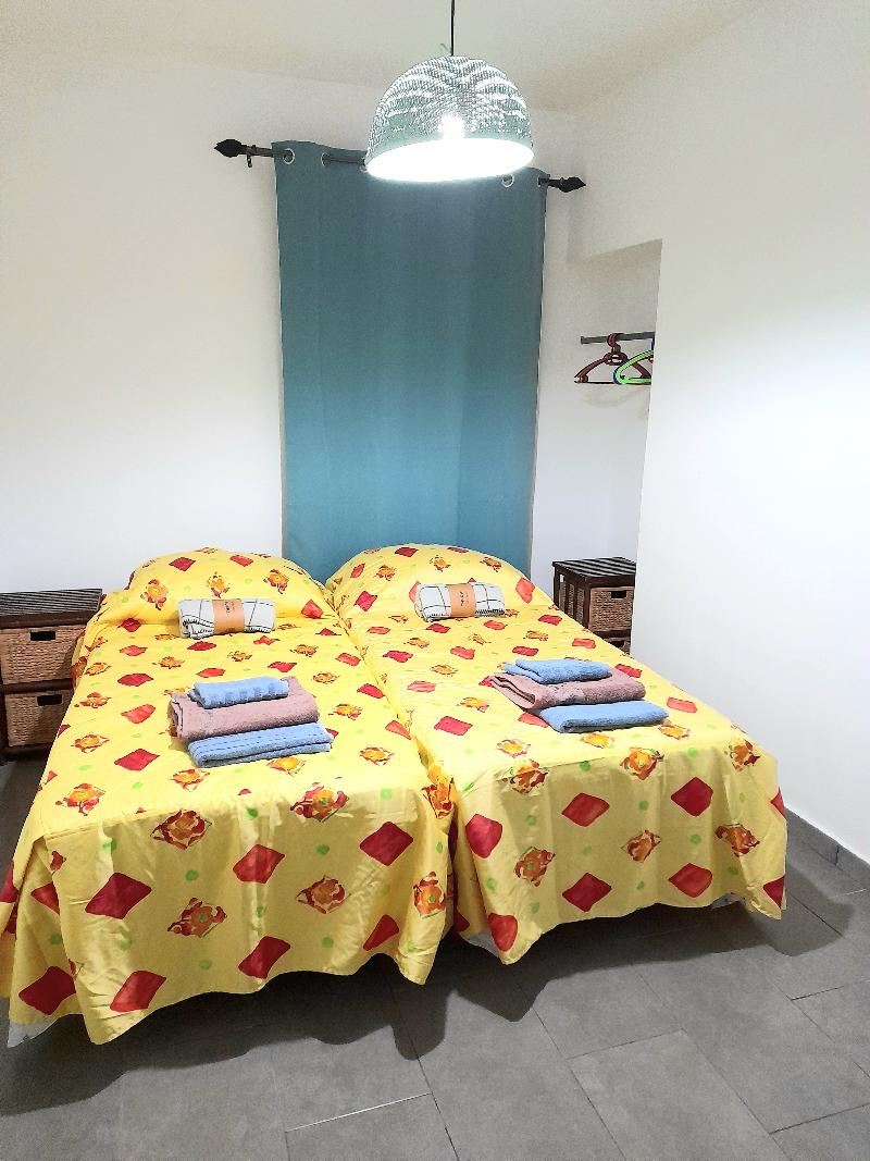 Tropicana Holiday Apartments - Oda
