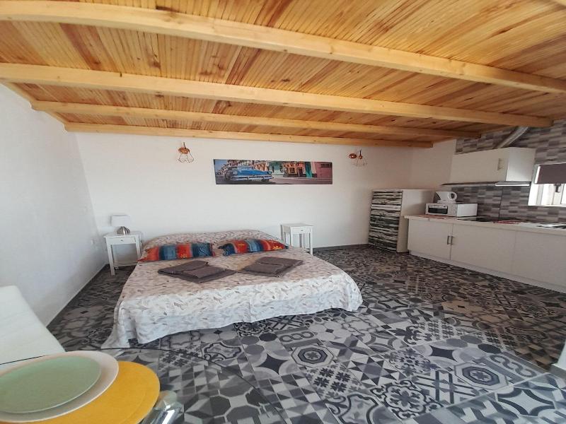 Tropicana Holiday Apartments - Oda