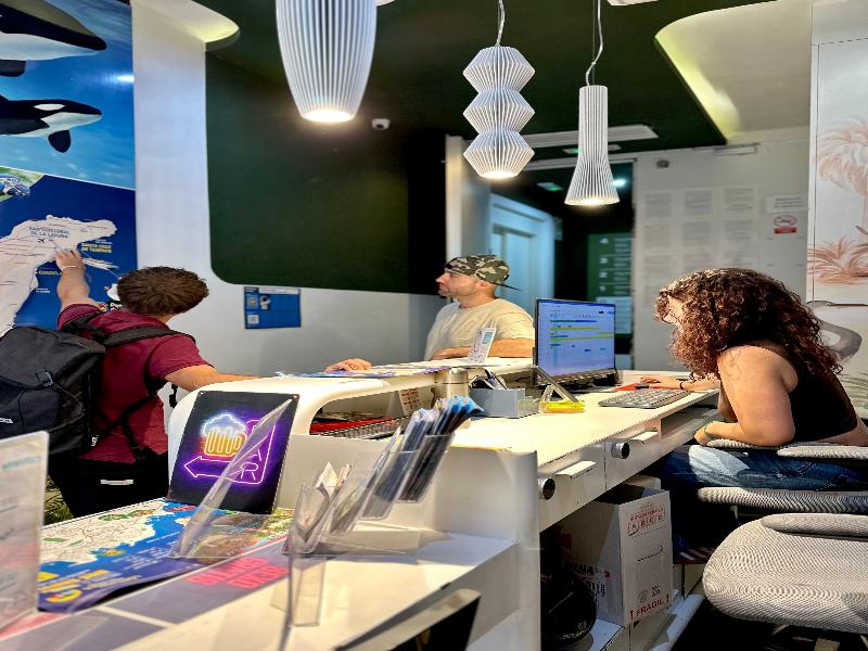Atypicap Capsule Hostel - Lobi
