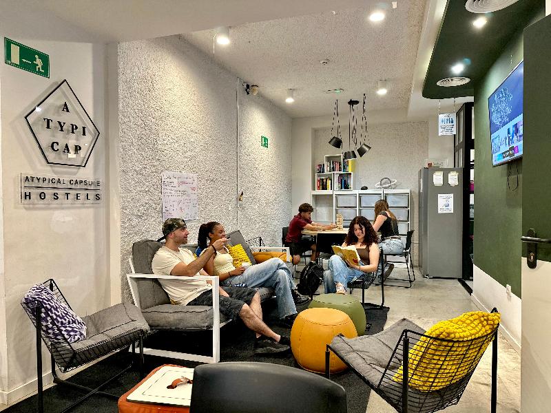 Atypicap Capsule Hostel - Genel