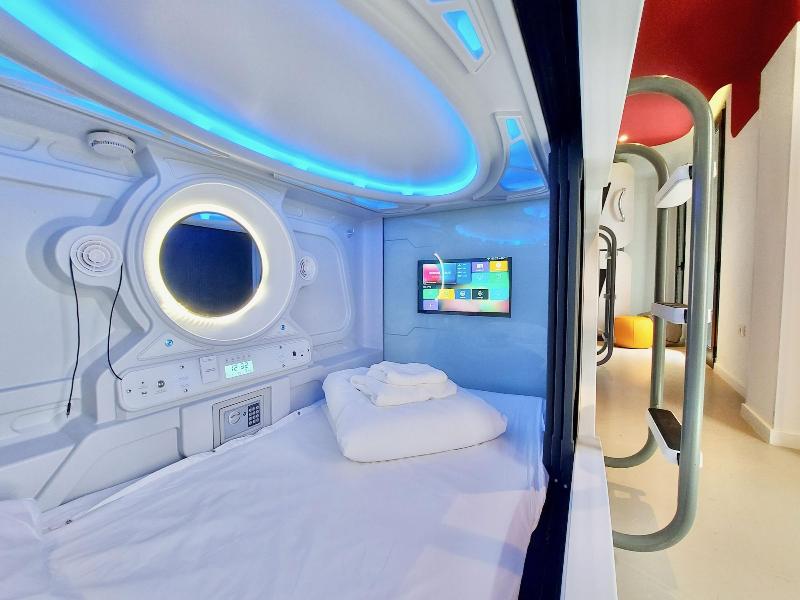 Atypicap Capsule Hostel - Oda