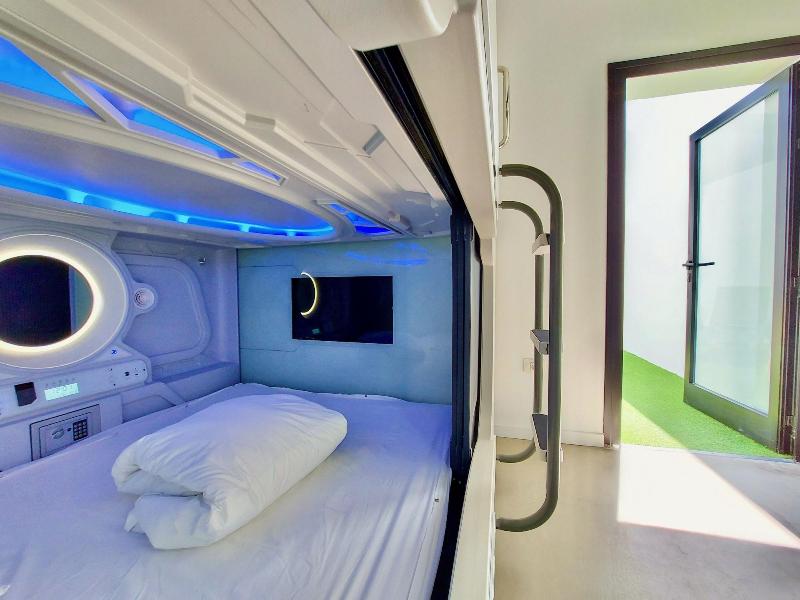 Atypicap Capsule Hostel - Oda