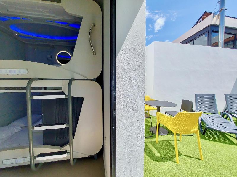 Atypicap Capsule Hostel - Oda