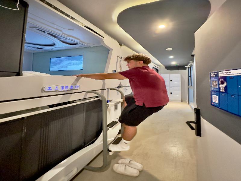 Atypicap Capsule Hostel - Oda