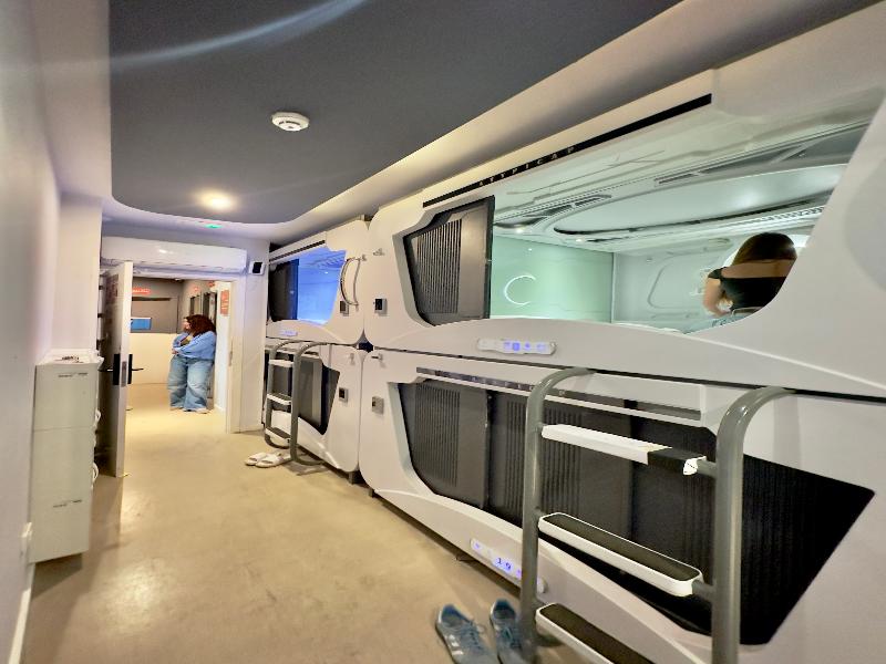 Atypicap Capsule Hostel - Oda